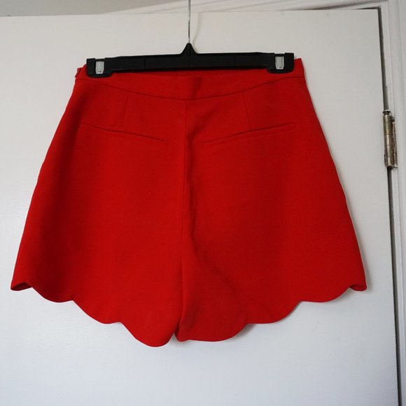 Aritzia Wilfred Scalloped Arbre Shorts, Size 6, Goji Berry Red - Picture 2 of 3